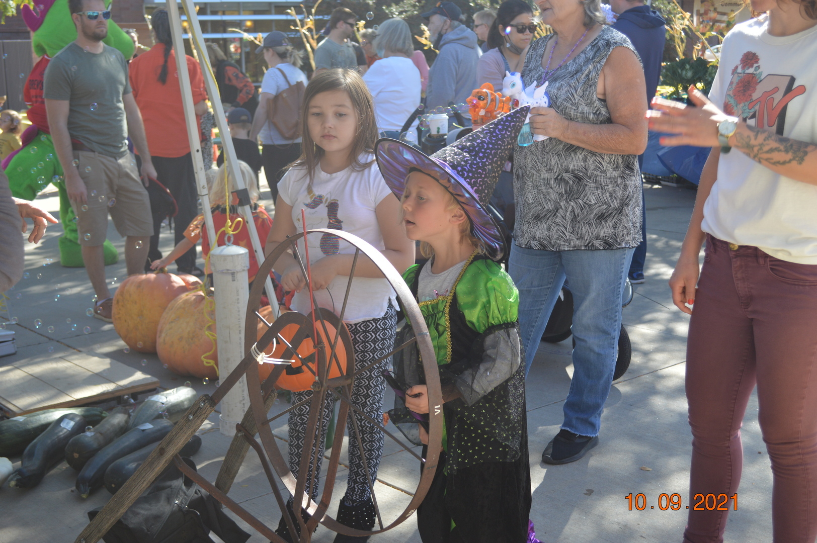 Giant Pumpkins and Squash Invade Olde Town - Giant Pumpkins and Squash Invade Olde Town