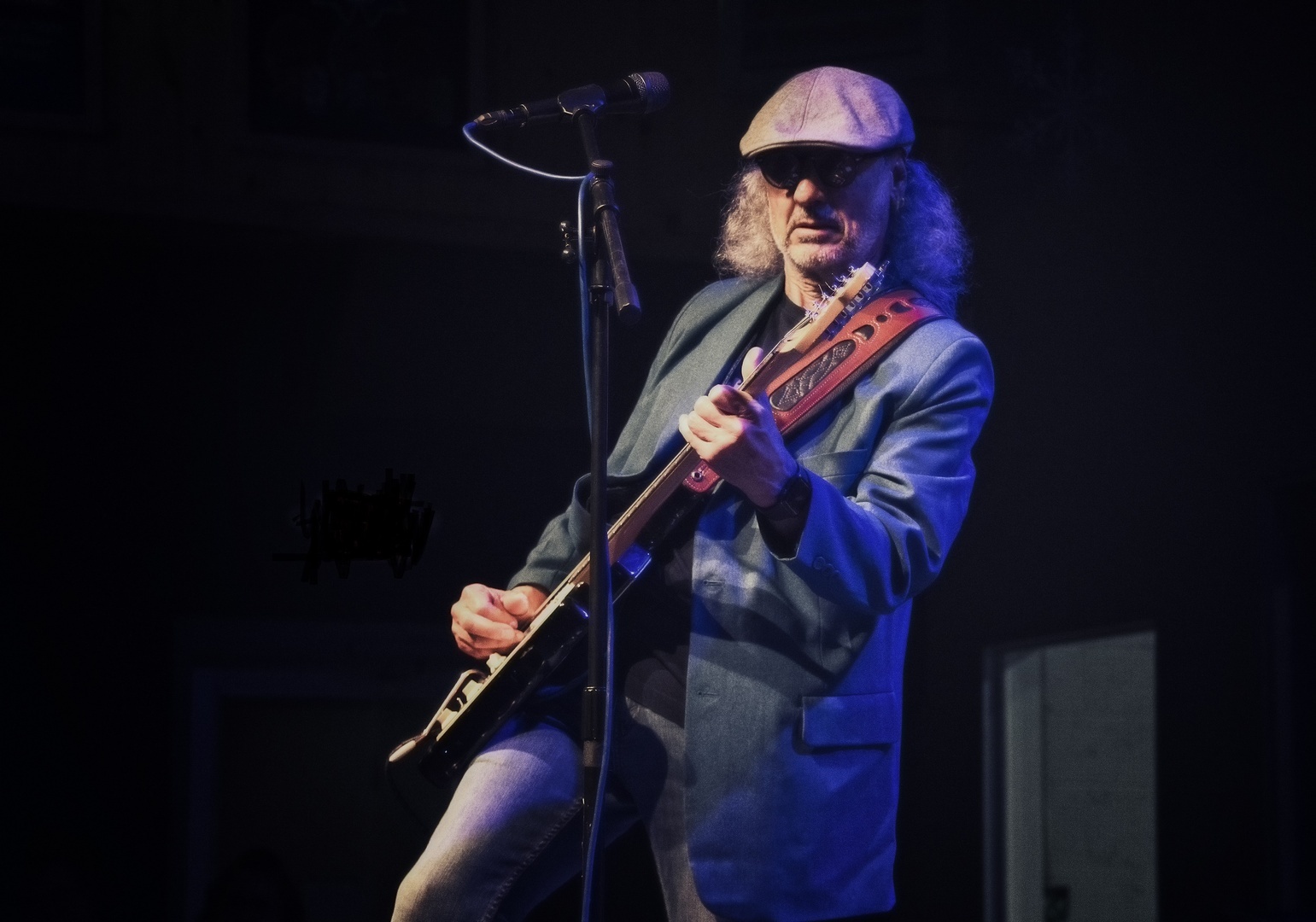 Contemporary Blues Guitarist Michael Charles and His Band in Carpentersville, IL - Contemporary Blues Guitarist Michael Charles and His Band in Carpentersville, IL