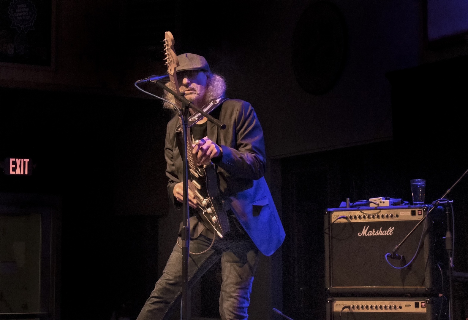 Contemporary Blues Guitarist Michael Charles and His Band in Carpentersville, IL - Contemporary Blues Guitarist Michael Charles and His Band in Carpentersville, IL