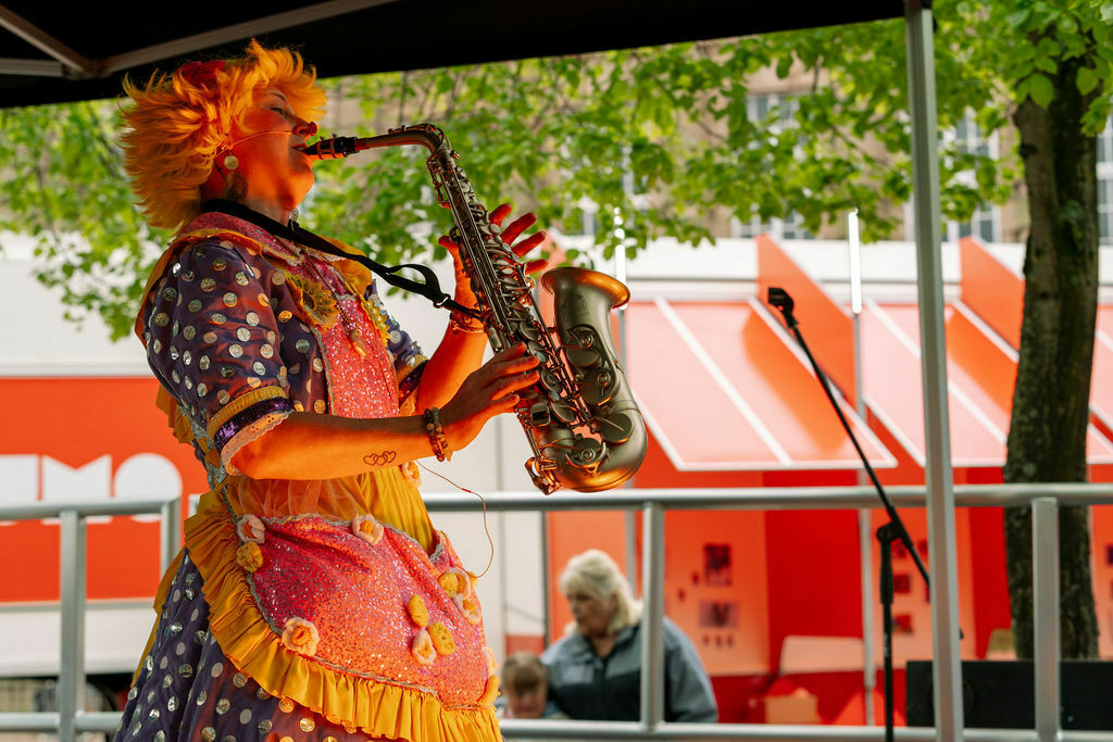 Leigh Feast - Leigh Feast